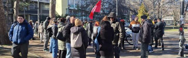 Protest nezavisnih sindikata novosadskih fakulteta: „Kriminalci nam tuku studente a policija gleda“