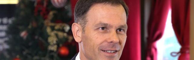 Kakav gest! Siniša Mali voditeljkama poklonio cveće za 8. mart (FOTO)