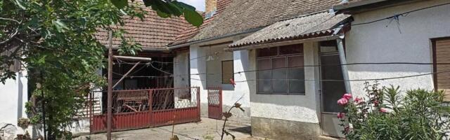 Domaćinstvo i kuća od 126 kvadrata se prodaju za 22.000 evra: Lokacija san snova, ima sve za porodicu (FOTO)