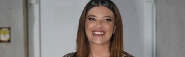 KIJA STIGLA DA BODRI MAJKU! Kockareva sa koncerta pravo  u Šimanovce