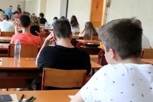 Више од 64.000 осмака одабрало предмет за трећи тест на завршном испиту, највише желе биологију