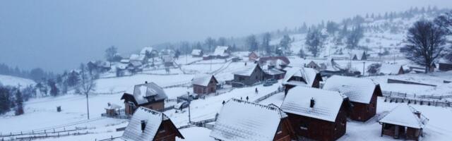 Vojska Srbije pomaže građanima u otklanjanju posledica obilnih snežnih padavina