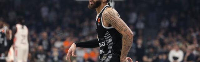 Dvejn Vašington ima moćnu tetovažu na levoj ruci: Dugačka poruka iza nje krije duboku priču