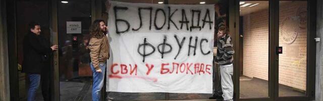 „Na fakultetu smo ili mi ili policija“: Studenti se okupljaju ispred Filozofskog u Novom Sadu
