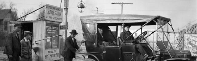 Prvi benzinsku pumpu u centru Beogradu držao je Boža, u narodu poznatiji kao "slepi šofer": Litar je koštao osam dinara