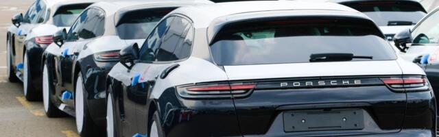 HILJADE LUKSUZNIH AUTOMOBILA ZAROBLJENO NA MESTU GDE JE ZABRANJENO VOZITI Konvoji Poršea krenuli u Dubai, pa završili na mestu bez ulica! Od luksuza do APSURDA