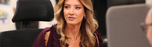 Jovana Joksimović u miniću: Voditeljka istakla vitke noge u satenskoj haljini (FOTO)