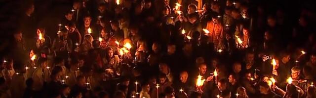 Blagodatni oganj sa Hristovog groba podeljen vernicima u Hramu Svetog Save u Beogradu