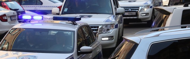 Panika na Autokomandi: Muškarac sa PIŠTOLJEM ušao u autobus, reagovala ŽANDARMERIJA