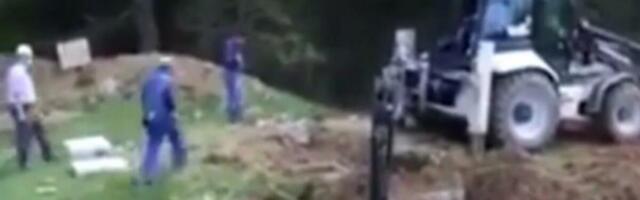 Buldožerom kopali rupu, a onda je odjeknuo SNAŽAN URLIK: Iz zemlje je izletela OGROMNA ZVER I POJURILA KA NJIMA!