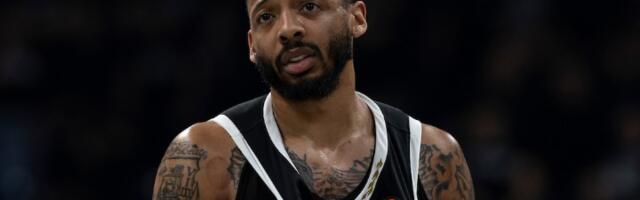 Dok Partizan čeka pojačanja, Džons promenio boje: Karlik obukao drugi dres (VIDEO)