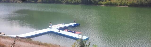 Ekolozi izvukli 200 vreća plutajućeg otpada iz Lima koje je ugrožavalo Potpećko jezero