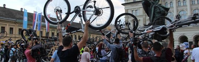 Kritična masa ovog petka, novosadski biciklisti voze od Limana do Klise