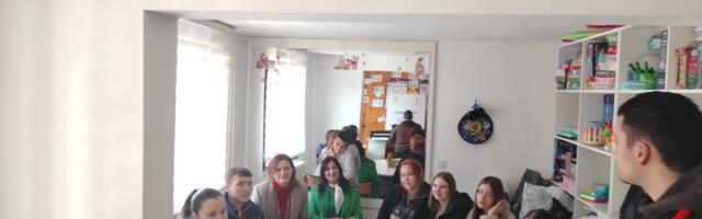 Human gest vranjskih gimnazijalaca: Paketići za decu sa autizmom