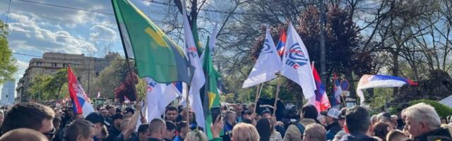 RUDARI IZ KOLUBARE STIGLI NA SVENARODNI SKUP: Od rane zore pešačili ka Beogradu (FOTO)