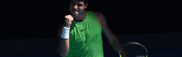 Nezapamćen spektakl u Melburnu: Alkaras bio na korak do pobede, pa na ivici poraza, a na kraju se podigao iz pepela i srušio Zvereva u epskom polufinalu Australijan opena!