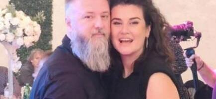 Otac Predrag Popović objavio fotografiju sa venčanja od pre 20 godina: Uputio reči koje su ubole u srž (Foto)