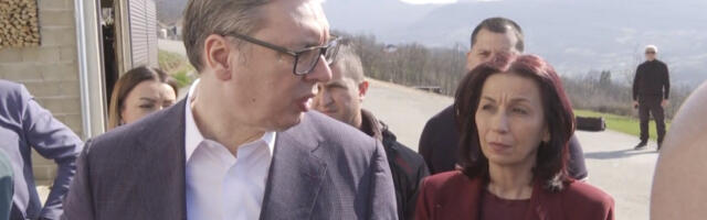 (UŽIVO) Predsednik Vučić u poseti Sevojnu: U poseti je porodici Raković (VIDEO)