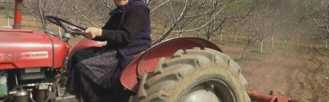 Pavlika (85) šoferira već 50 godina: "Kad komšijama treba nešto, odmah palim traktor jer šoferi su solidarni"