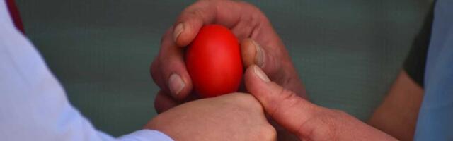 OVAKO MOKRIN DOČEKUJE VASKRS Ofarbali 200.000 jaja, sa najtvrđim se sutra takmiče na 36. Tucanijadi (FOTO)