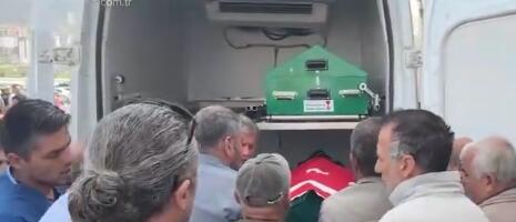 OVO JE NASTAVNICA KOJU JE UBIO ĐAK U ŠKOLI U TURSKOJ: Ajla pokušala da zaštiti učenike svojim telom, ispraćena u suzama (VIDEO/FOTO)