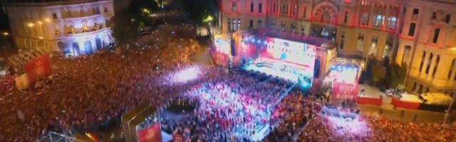 Ovako je Madrid dočekao svetske šampione: Dva miliona ljudi na ulicama, fudbaleri se uhvatili mikrofona i napravili feštu!