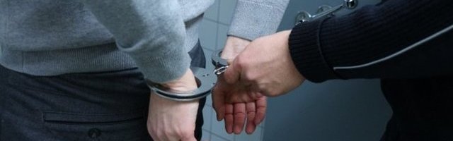 (VIDEO) MOĆAN UDAR POLICIJE NA DILERE! Uhapšeno četiri osobe, zaplenjena velika količina droge!