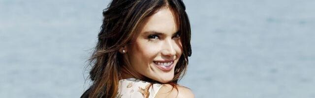 Alesandra Ambrozio letuje u Budvi