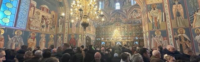 Veliki broj vernika u čačanskoj crkvi: Oko 30 odsto Čačana slavi Svetog Nikolu