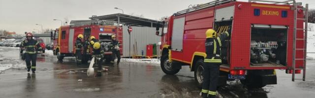 Vatrogasci održali taktičko-pokaznu vežbu na industrijskom objektu (FOTO)