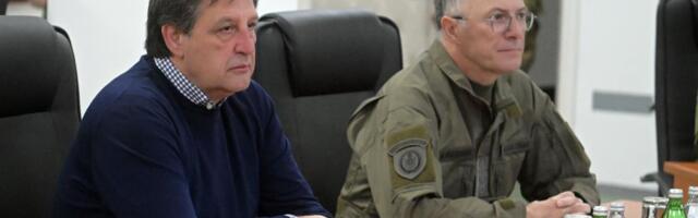 Nastavljamo ulaganje u ljude, opremu i tehnologiju kako bi unapredili sposobnosti vojske: Gašić i Mojsilović obišli Operativni centar sistema odbrane