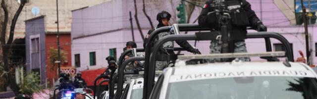 (FOTO/VIDEO) Sveopšti rat u Meksiku: Policajce ubijaju gde stignu, krv se lije ulicama - mrtve više i ne broje