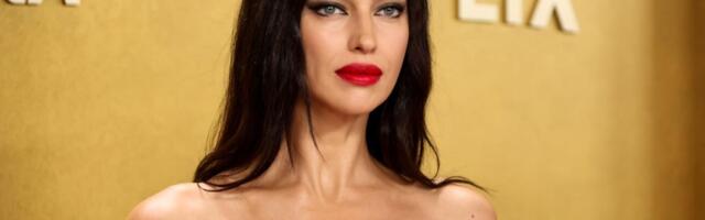 Irina Šajk jedva obuzdala bujne grudi: Manekenka u smelom izdanju, a svi gledaju njene obline kao hipnotisani