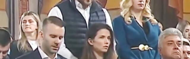 PREMIJER NA USKRŠNJOJ LITURGIJI U PODGORICI: Supruga Milena ZABLISTALA, a NJEGOVE REČI dirnule sve vernike (FOTO)
