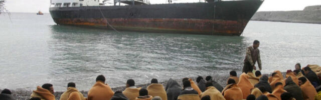 Десетине миграната извучено из мора јужно од Крита
