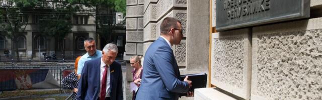 POČEO SASTANAK VUČIĆA I PREDSTAVNIKA GSP: S predsednikom o budućnosti gradskog prevoza u Beogradu (FOTO)