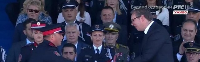 Predsednik Srbije Vučić uručio je medalje za hrabrost, bronzanu vatrogascu-spasiocu iz Prijepolja