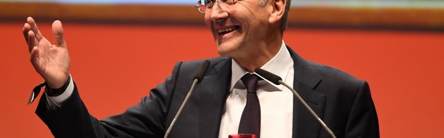 Novi predsednik Bajerna demonstrira moć: Korona nam ne može ništa - svima pune plate! Svake godine dovešćemo po jednu internacionalnu zvezdu...