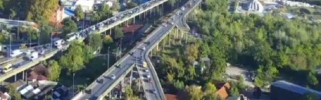 Ogromne kolone: Sudar autobusa i auta na Pančevcu