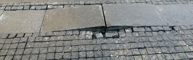 Kocke TONU - Trg republike se opet RASPADA (FOTO)