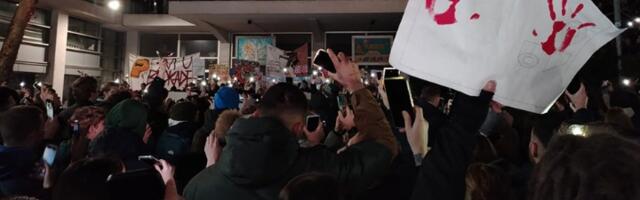 RTS je prepun POLICIJE: Opremnjeni za razbijanje demonstracija (VIDEO)