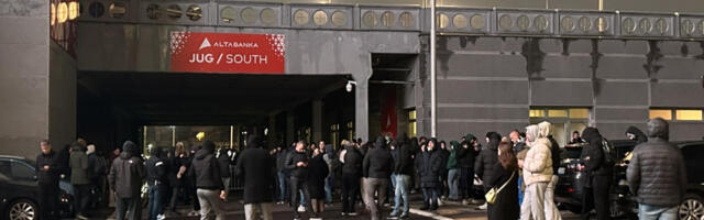 Burno ispred Arene! Navijači Partizana kliču Žocu, stigli i igrači! Evo ko je došao među prvima (VIDEO/FOTO)