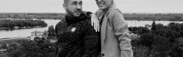 "JEDNOG DANA KADA ME NE BUDE BILO" Kontroverzni influenser objavio crno belu fotografiju sa suprugom i obratio joj se emotivnim rečima: Pero moj...
