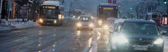 VOZITE PAŽLJIVO! ABS ima važan apel za ovaj vikend: Moguća poledica na putevima, na OVO morate obratiti pažnju!