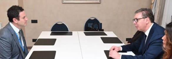 VUČIĆ SE SASTAO SA DŽAREDOM KOENOM Predsednik naglasio - Srbija ostaje posvećena odgovornoj fiskalnoj politici, reformama i jačanju investicionog ambijenta