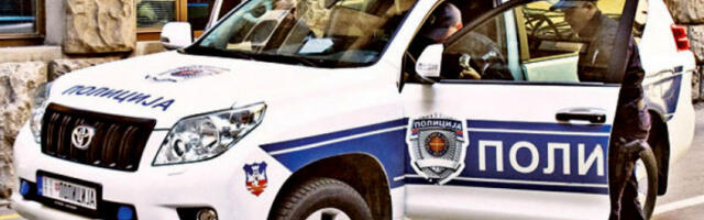 Бежао од полиције, отворио ватру, па возачу „голфа” под претњом узео возило