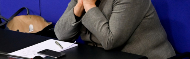 Došla Merkelova u Bosnu. Nije ni izašla iz aviona, pa kaže: Gde je moj Mujo?