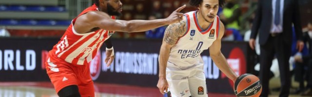 KRAJ: Anadolu Efes - Crvena zvezda 86:72