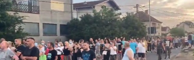 Deset dana žive BEZ VODE, građani Vrčina blokirali put
