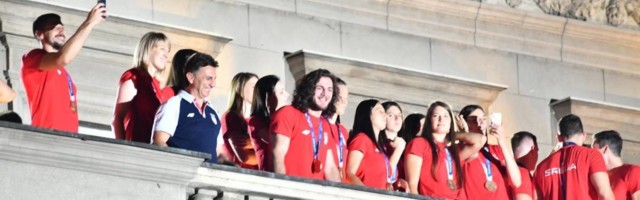 Dva dana traje svađa oko toga zašto su puštali narodnjake na dočeku olimpijaca i tužno je što nam je to uopšte važno